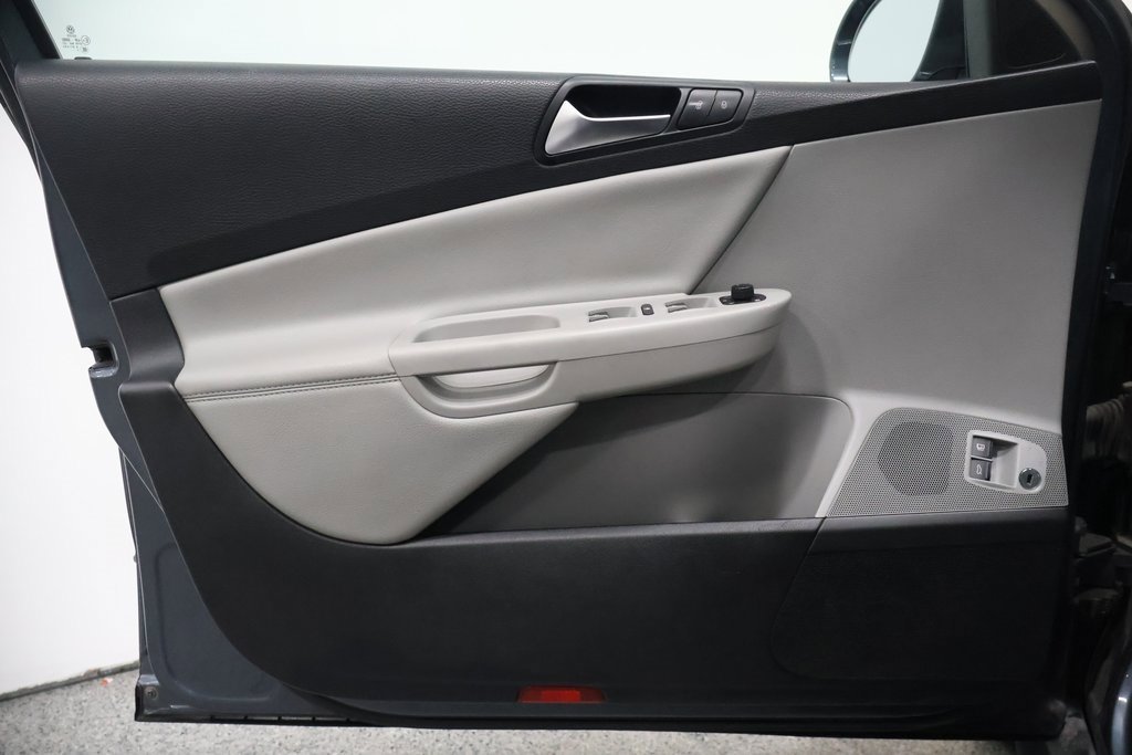 Used 2010 Volkswagen Passat Komfort image 12