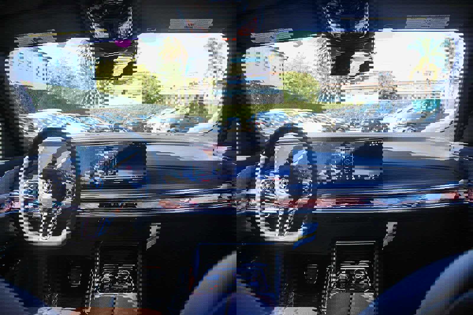 New 2026 BMW 750e xDrive w/ Premium Package image 21