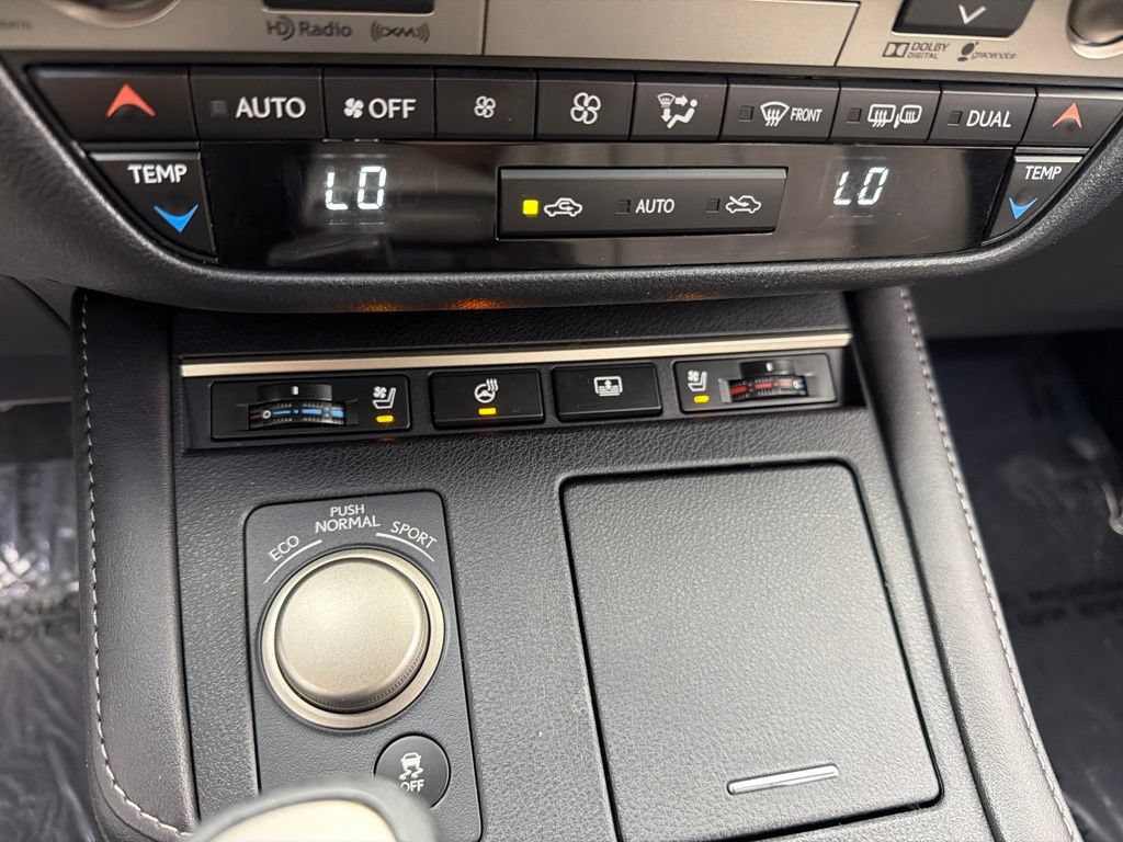 Used 2016 Lexus ES 350 w/ Luxury Package w/Wood Trim FWD image 16