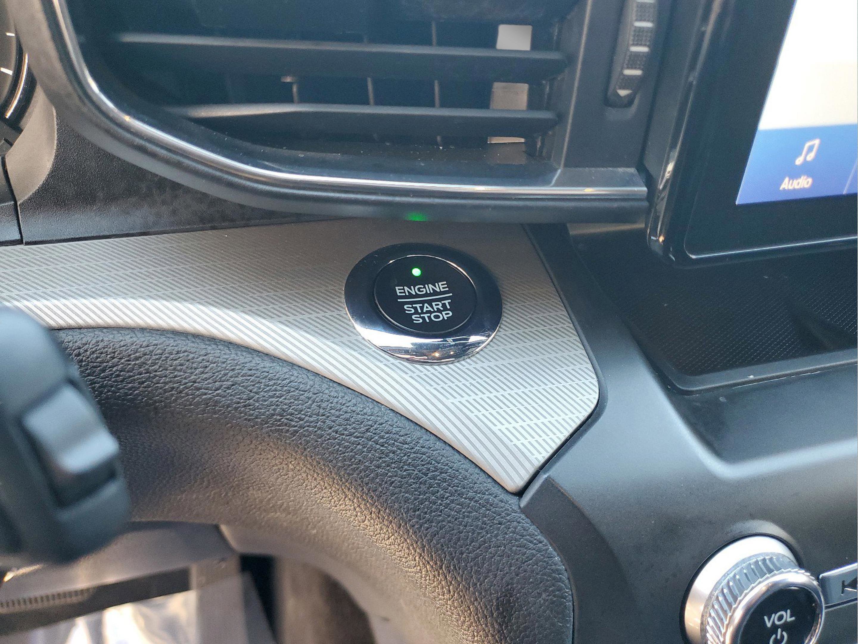 Used 2020 Ford Explorer XLT w/ Equipment Group 202A image 26