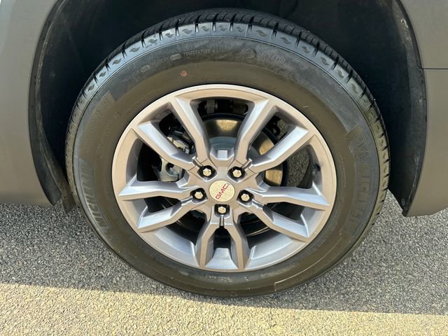 Used 2023 GMC Terrain SLT w/ Infotainment Package II image 17