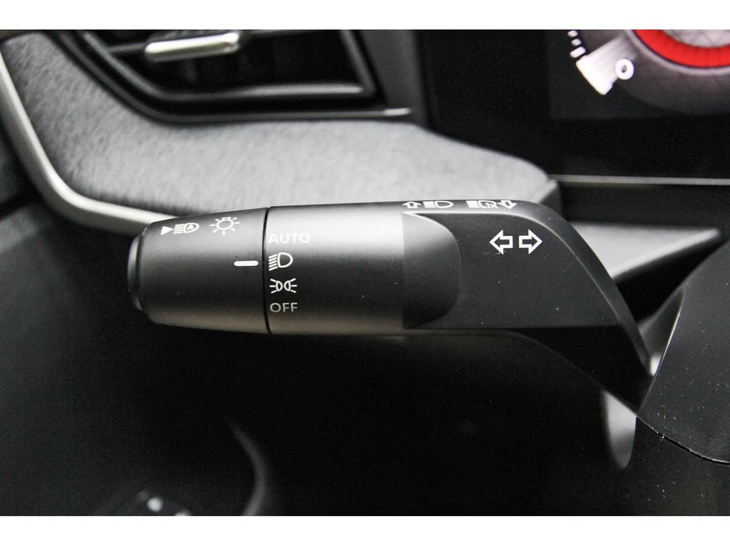 Used 2026 Nissan Kicks SV w/ SV Premium Package FWD image 17