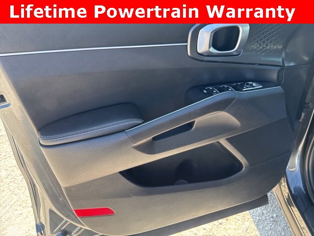 Used 2024 Kia Sorento S image 16