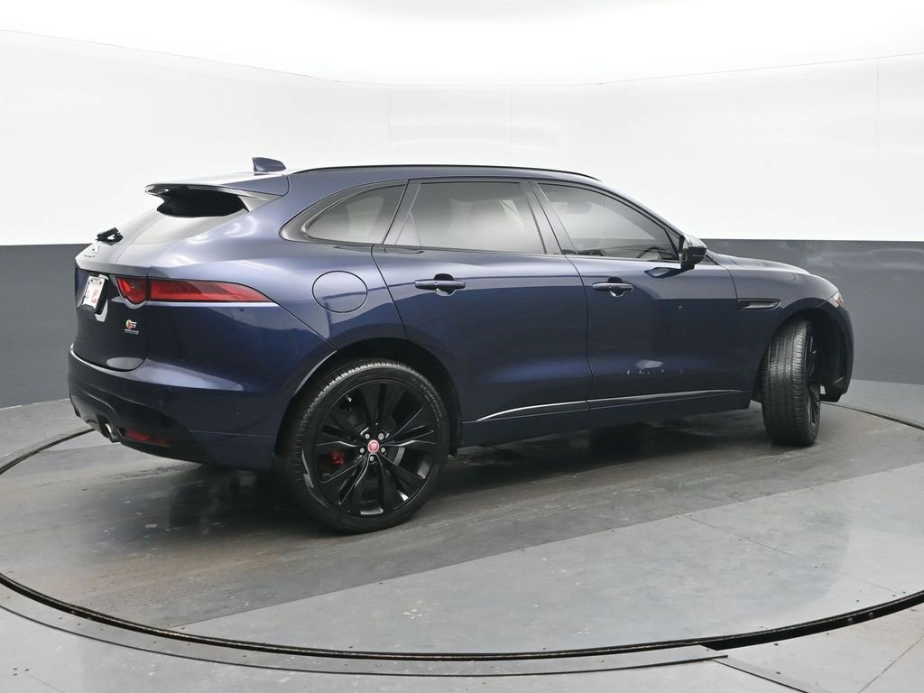 Used 2019 Jaguar F-PACE S image 3