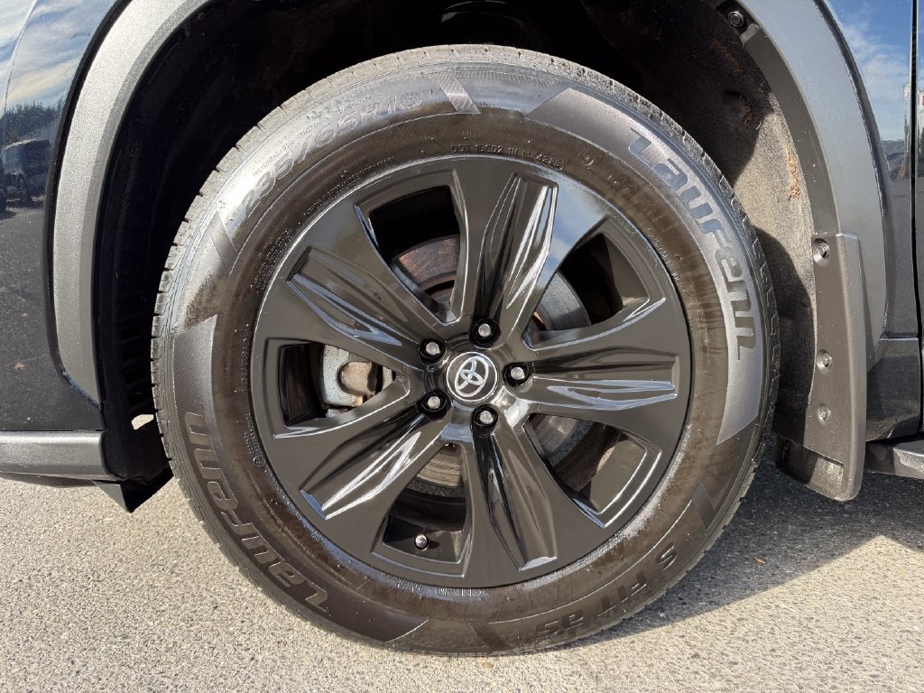 Used 2023 Toyota Highlander XLE AWD/4WD image 9