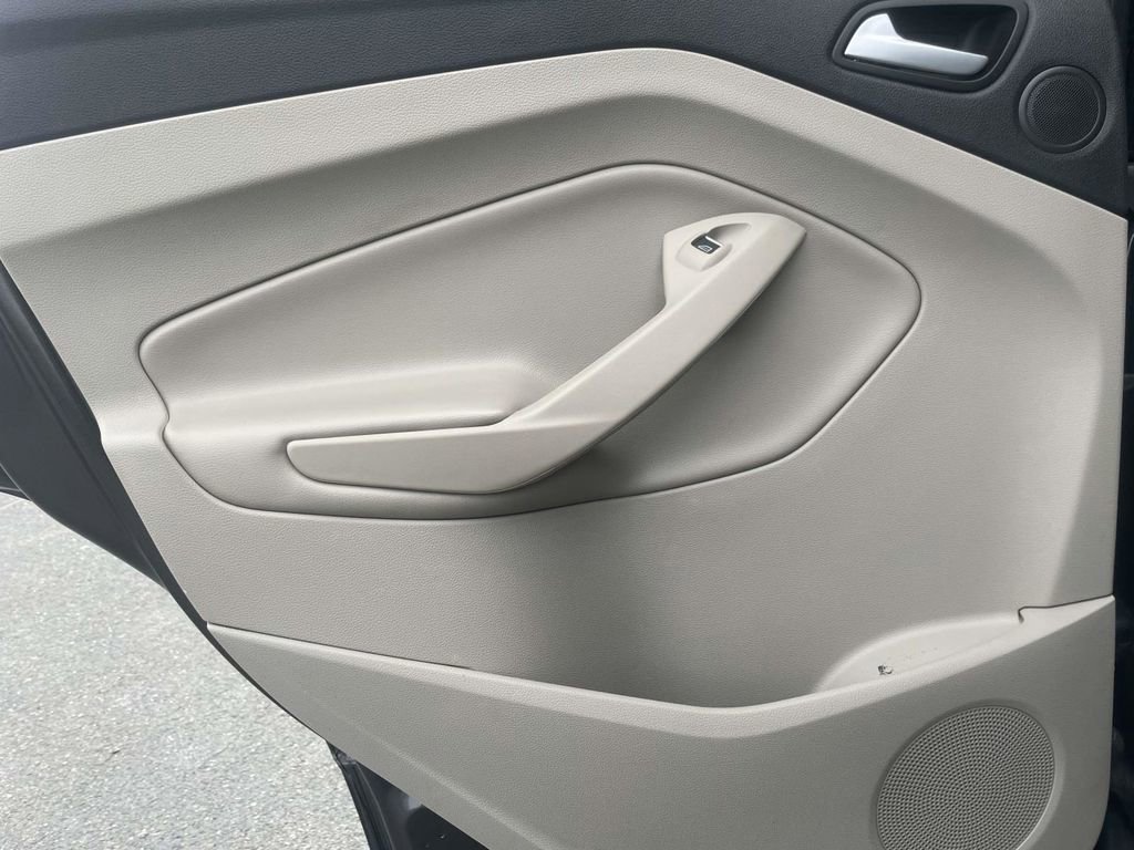 Used 2019 Ford Escape Titanium image 23