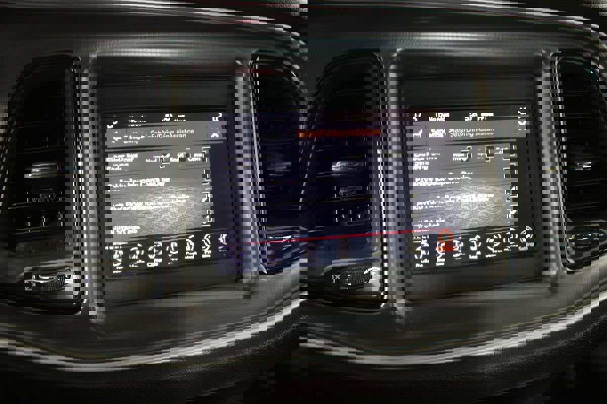 Used 2021 Dodge Challenger SXT image 18