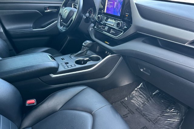 Used 2023 Toyota Highlander XLE FWD image 19