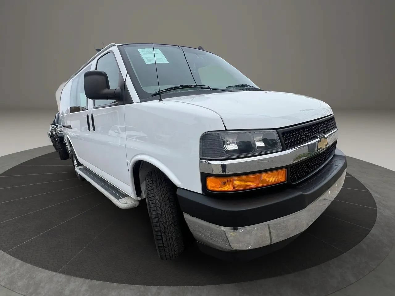 Used 2021 Chevrolet Express 2500 w/ Driver Convenience Package RWD image 7