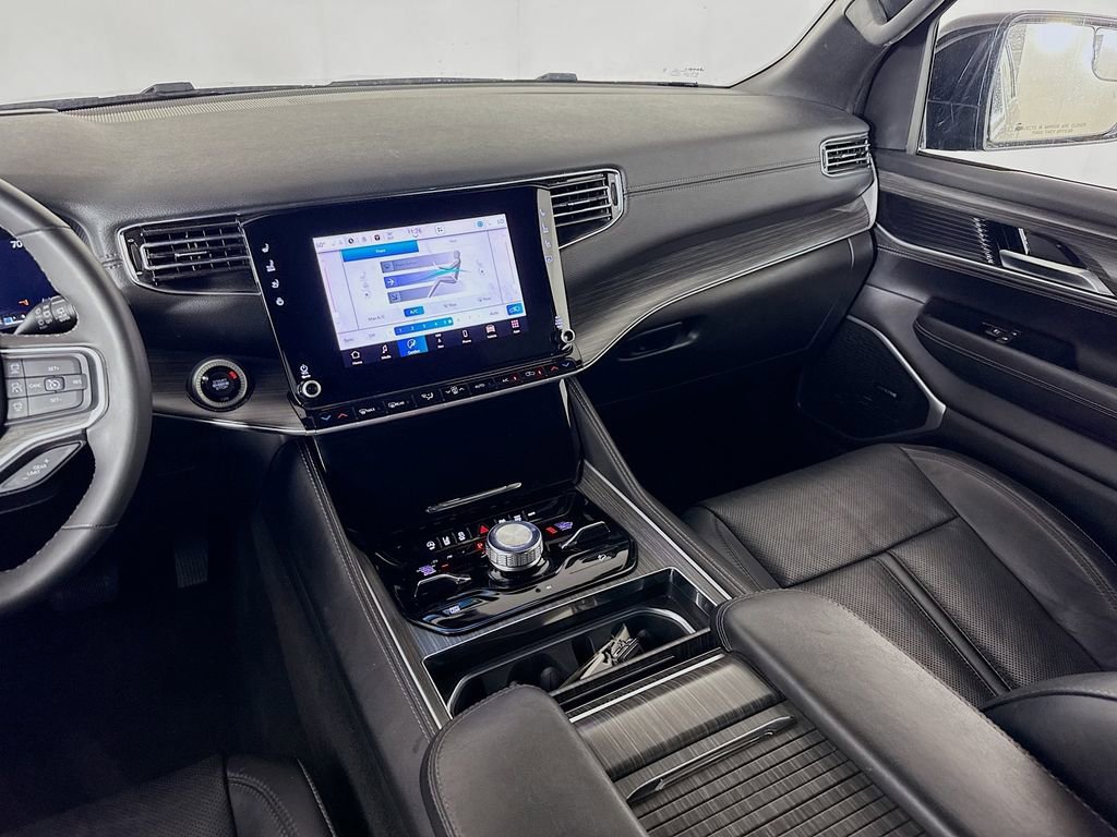 Used 2023 Jeep Wagoneer Series III w/ Preferred Equipment Group image 26