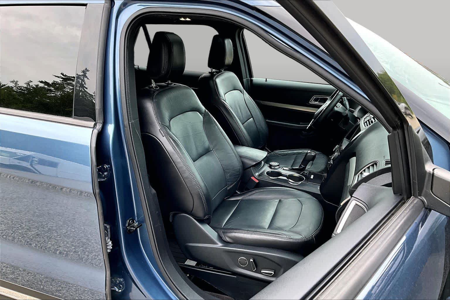 Used 2018 Ford Explorer XLT w/ Equipment Group 202A AWD/4WD image 8