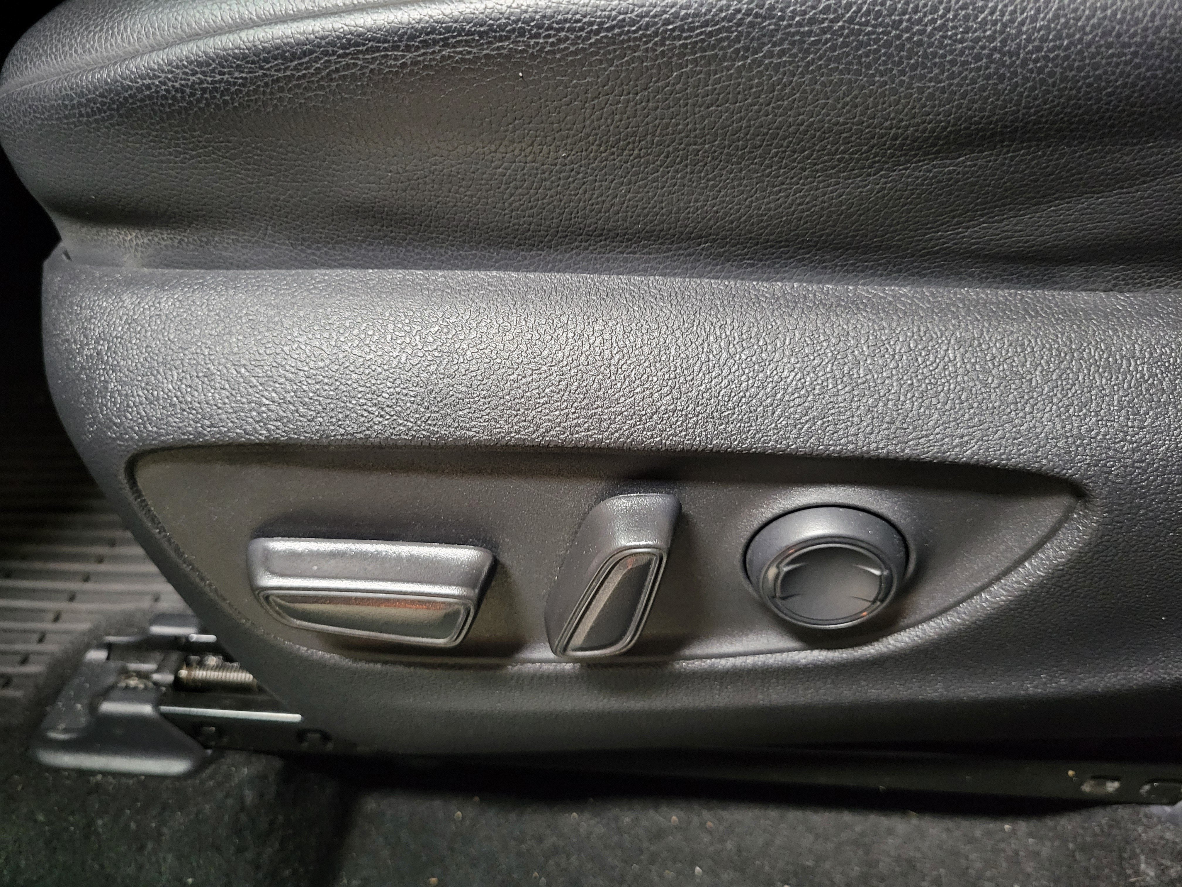 Used 2023 Toyota Highlander XLE AWD/4WD image 23