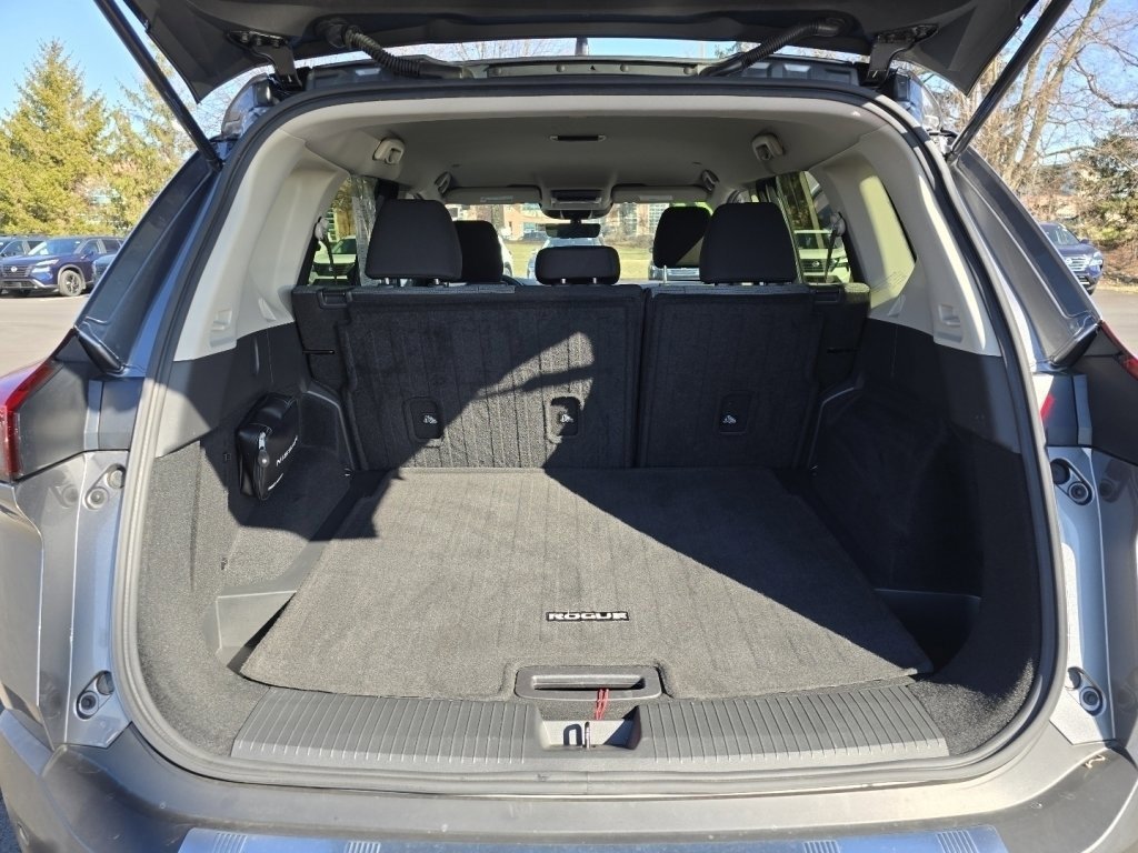 Used 2023 Nissan Rogue SV image 13