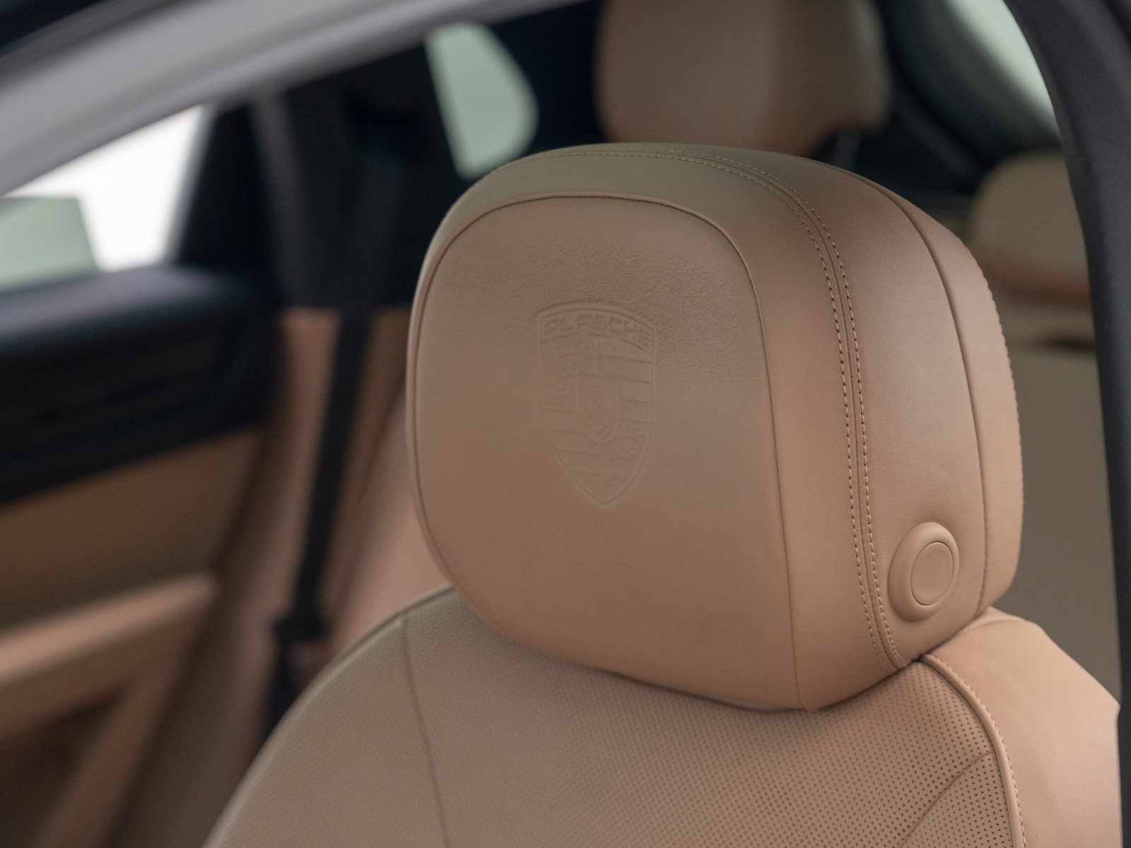 Certified 2023 Porsche Cayenne AWD/4WD image 18