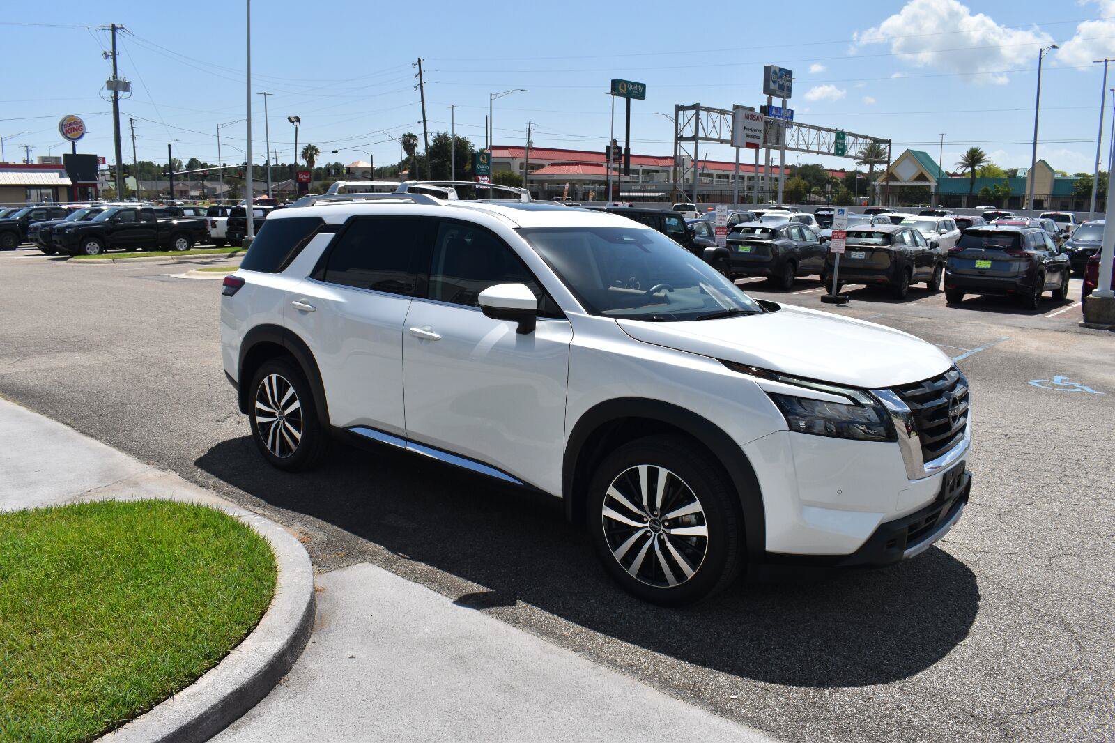 Used 2025 Nissan Pathfinder Platinum w/ Cargo Package FWD image 16