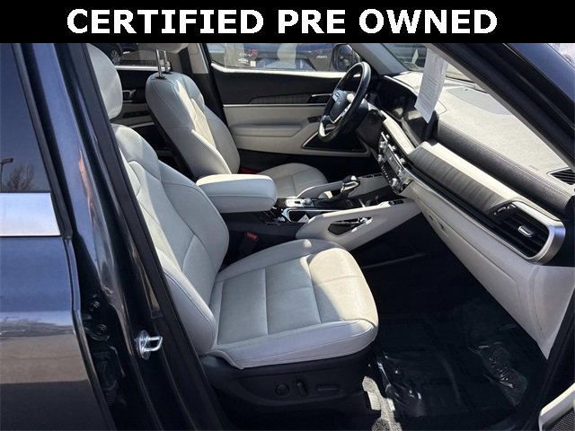 Used 2023 Kia Telluride EX w/ EX Captain's Chair Package image 9