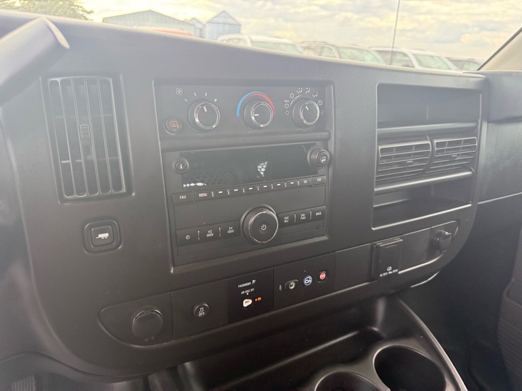 Used 2022 GMC Savana 2500 w/ Driver Convenience Package image 13