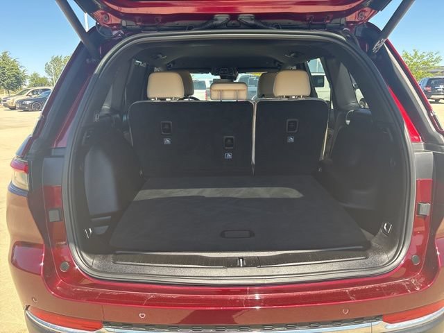 Used 2023 Jeep Grand Cherokee Limited w/ Luxury Tech Group II AWD/4WD image 23