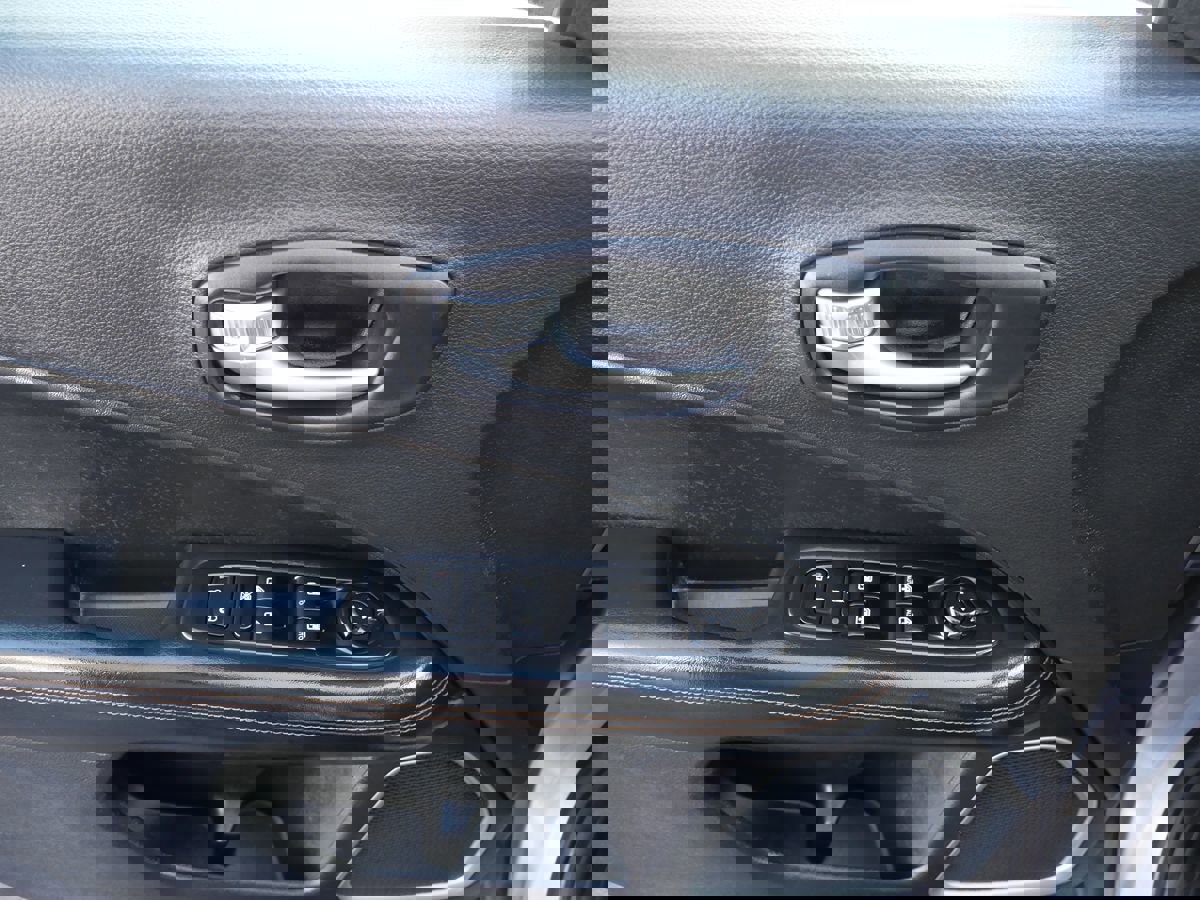 Used 2019 Jeep Compass Limited w/ Safety & Security Group image 12