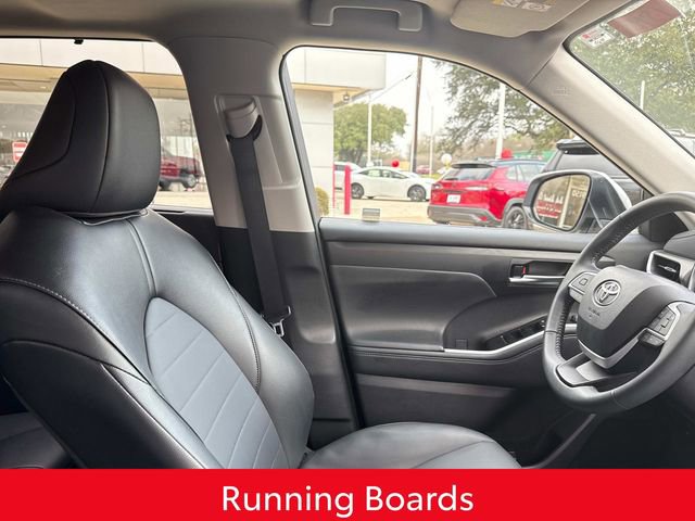 Used 2025 Toyota Highlander XLE image 16