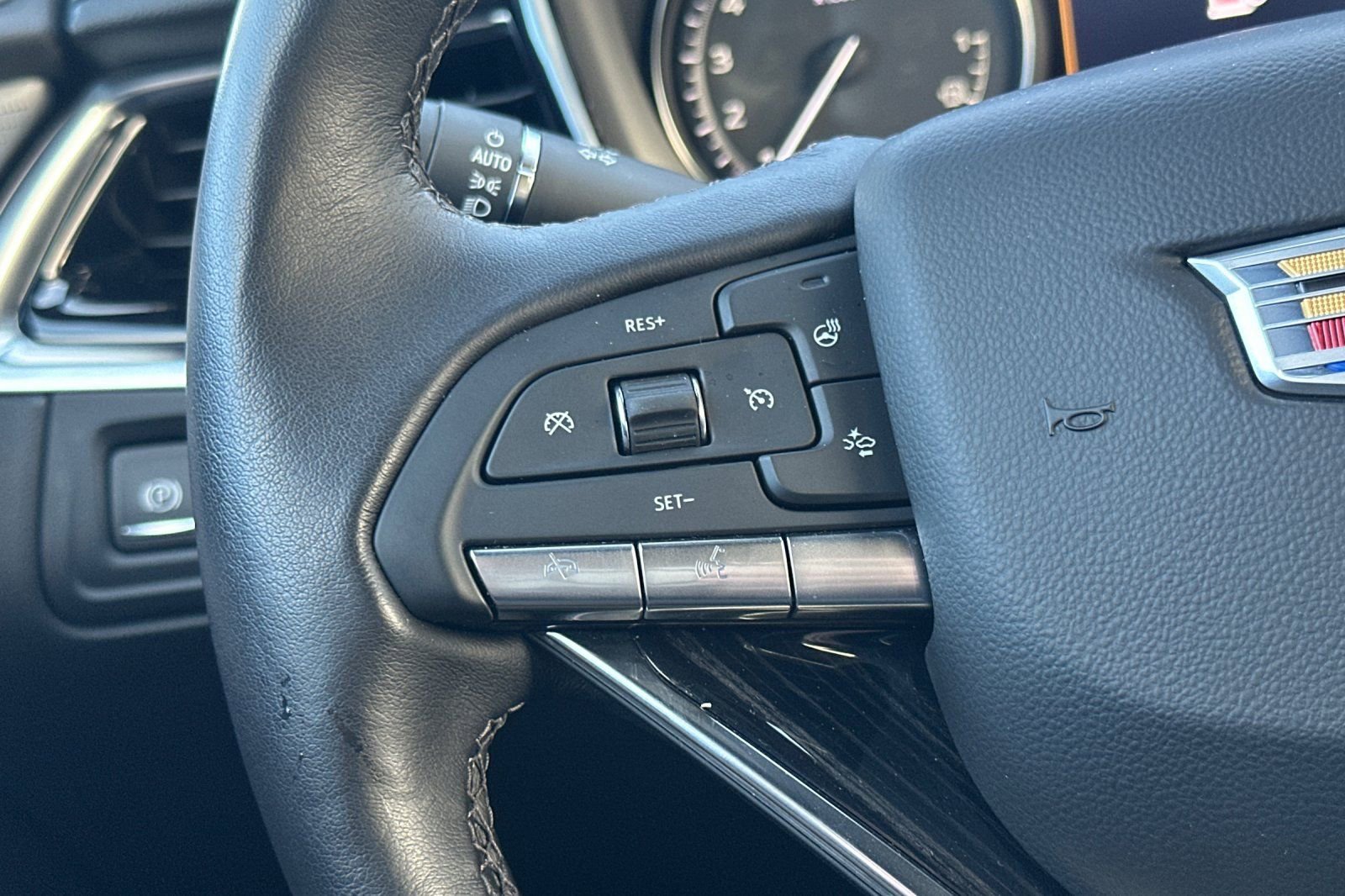 Used 2025 Cadillac XT6 Premium Luxury w/ Technology Package image 38