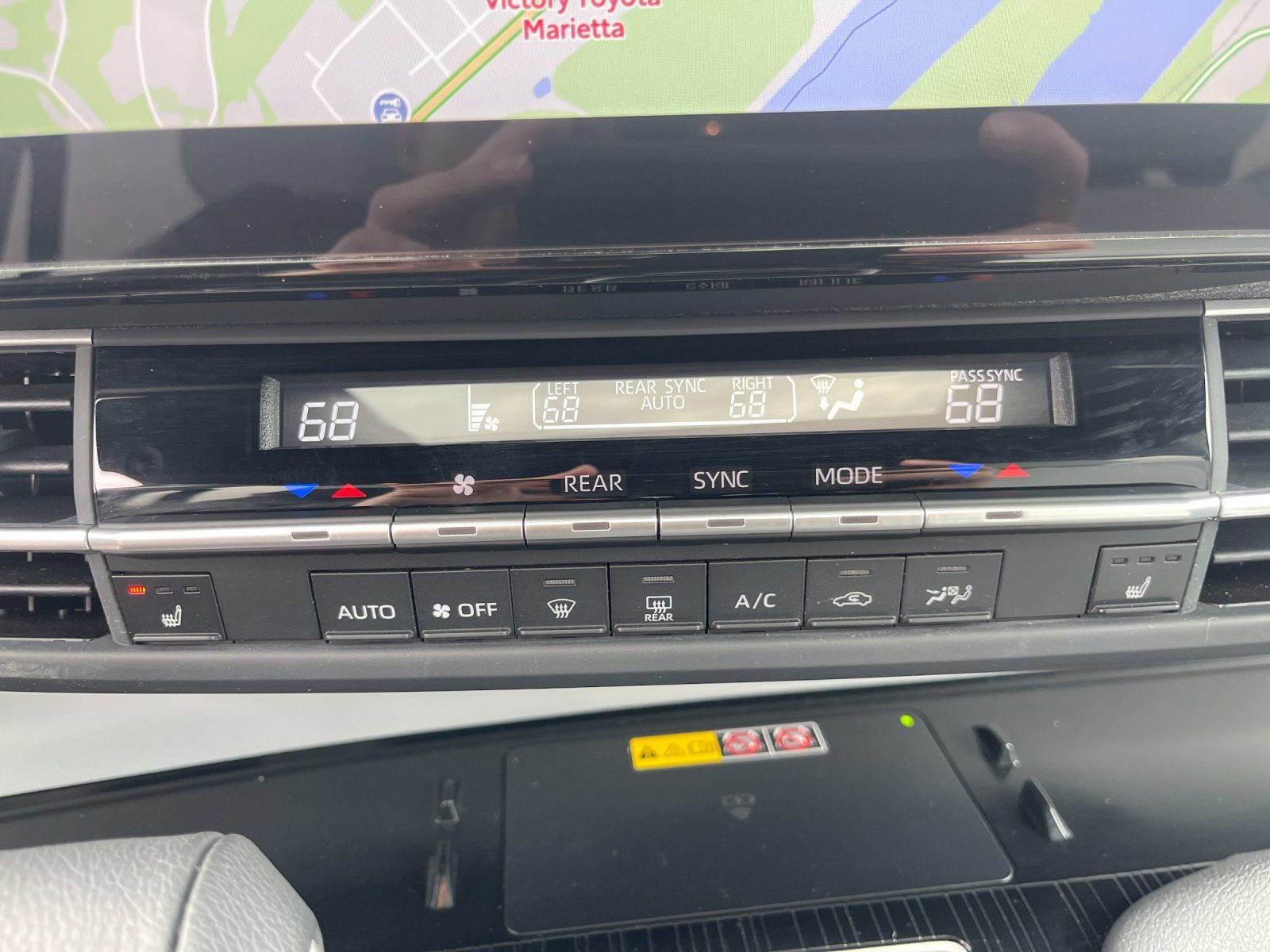 Used 2025 Toyota Sienna XSE w/ XSE Plus Package image 24