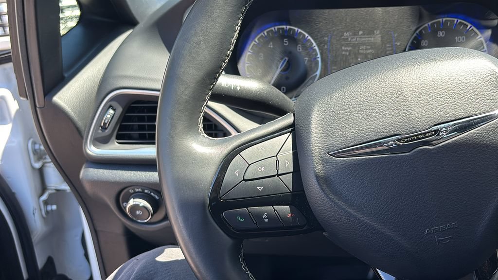 Used 2018 Chrysler Pacifica Touring Plus FWD image 17
