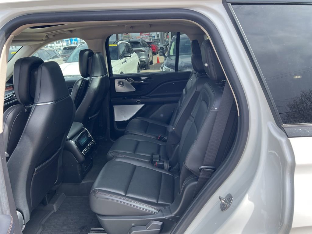 Used 2023 Lincoln Aviator Reserve w/ Equipment Group 201A image 11