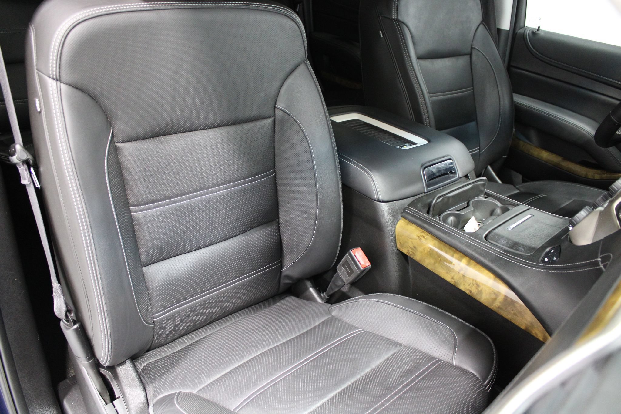 Used 2017 GMC Yukon Denali w/ Open Road Package AWD/4WD image 30
