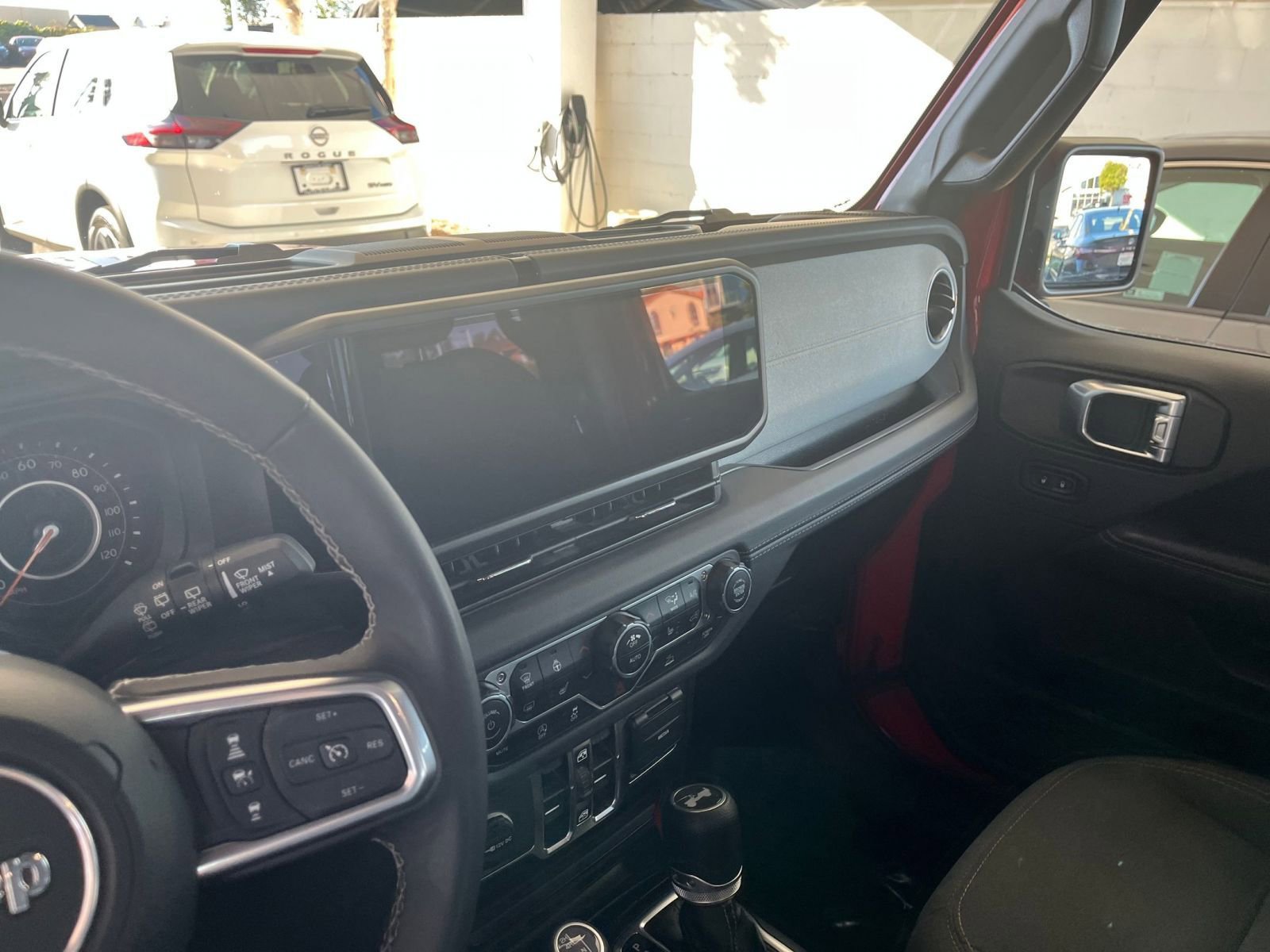 Used 2025 Jeep Wrangler Sahara image 18