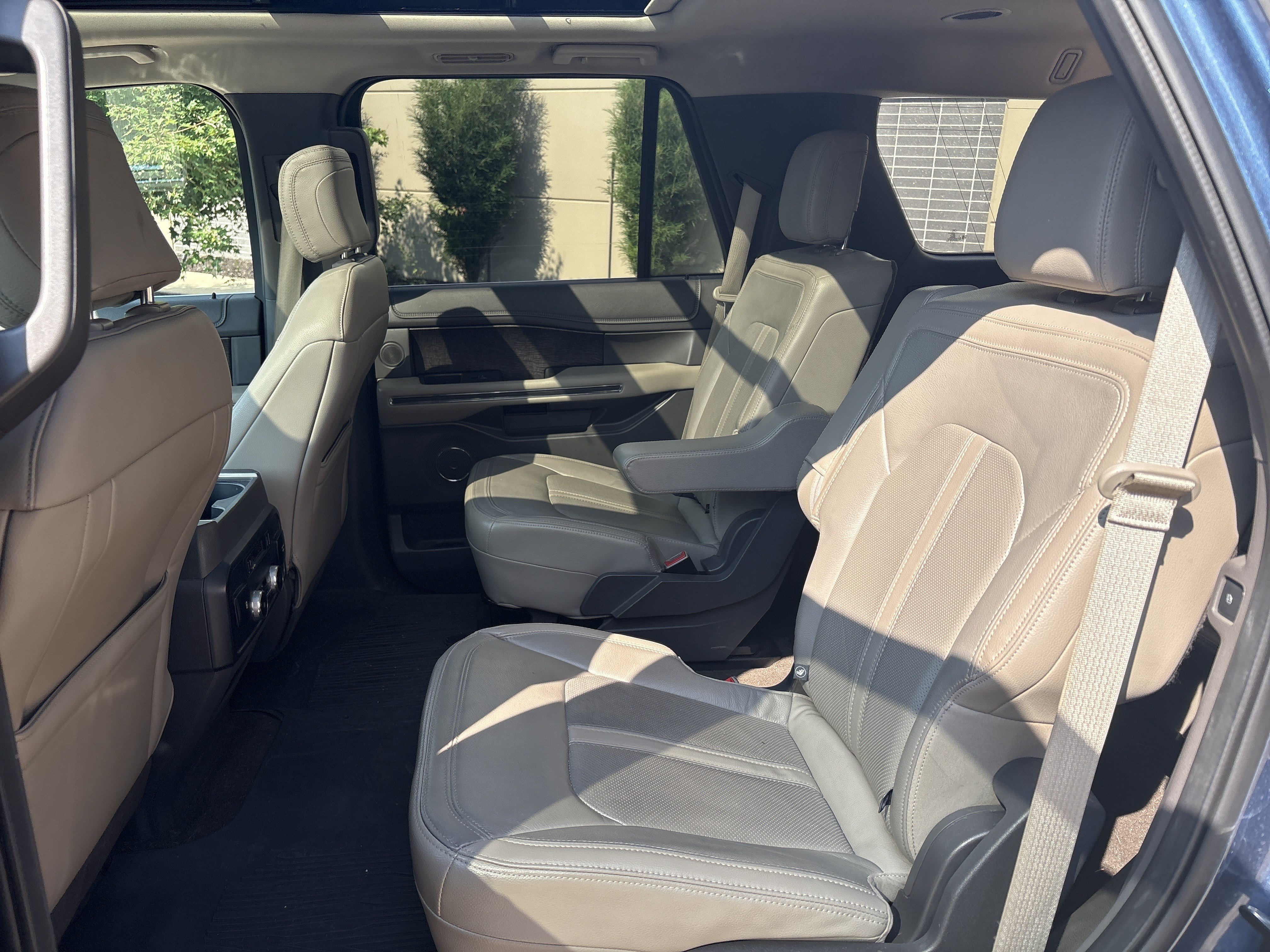 Used 2019 Ford Expedition Limited w/ Equipment Group 302A RWD image 31