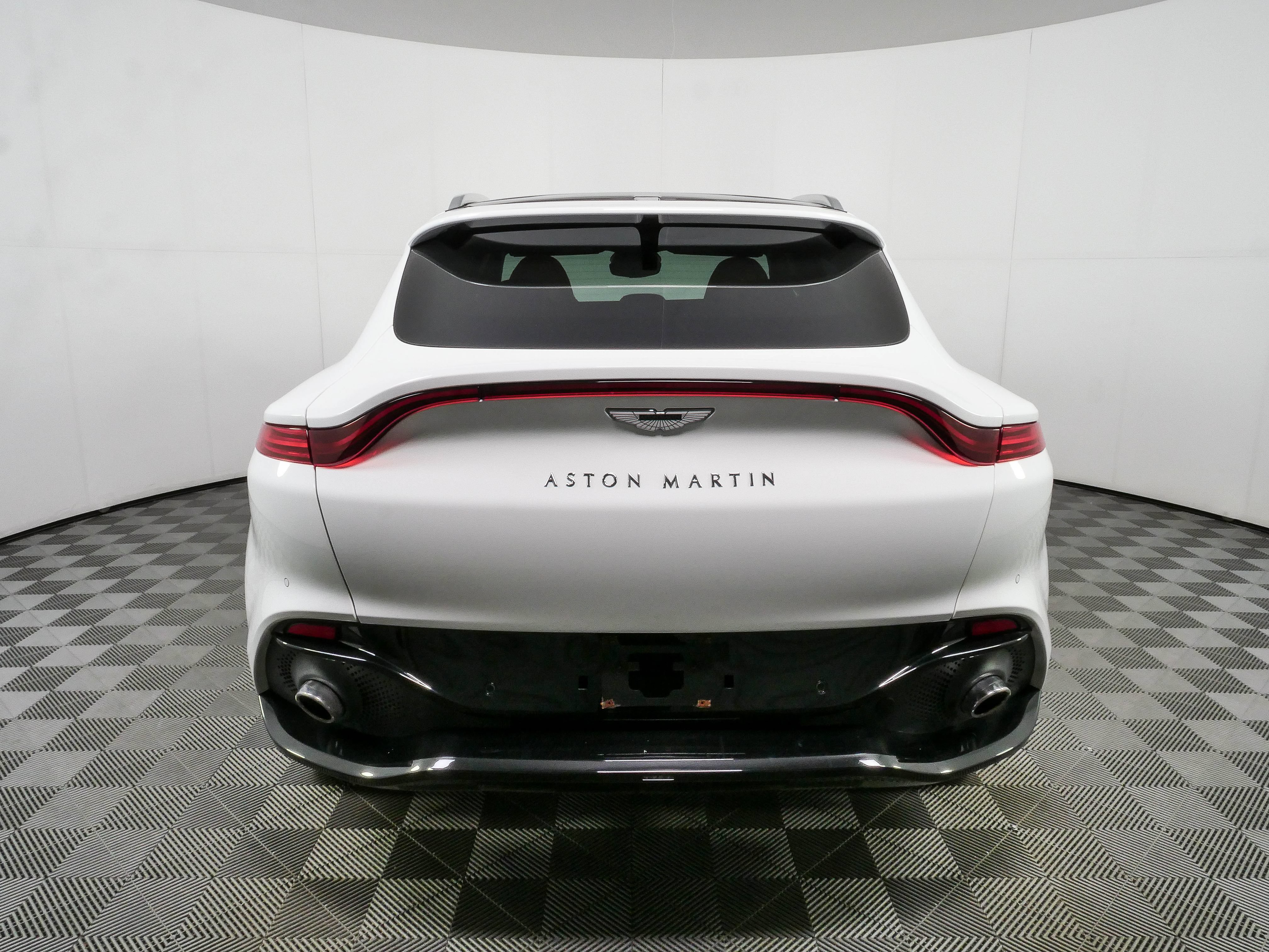 Used 2021 Aston Martin DBX AWD/4WD image 30