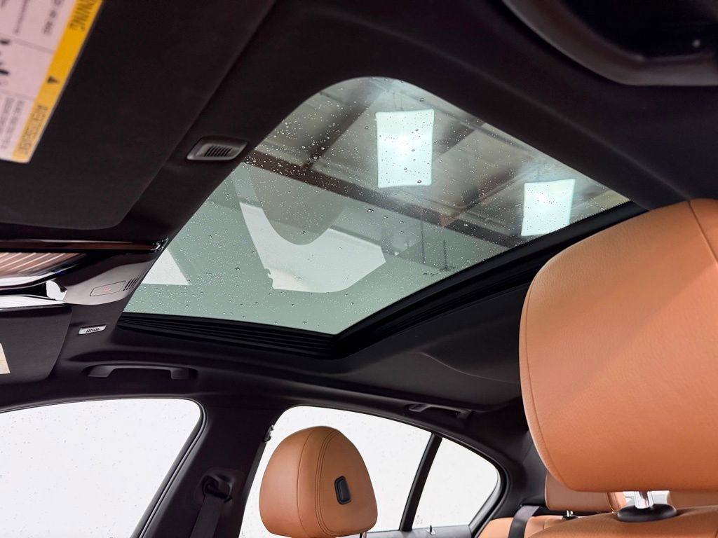 Used 2021 BMW 530i xDrive w/ Premium Package image 26