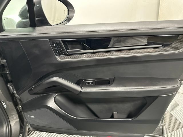 Used 2025 Porsche Cayenne S AWD/4WD image 33