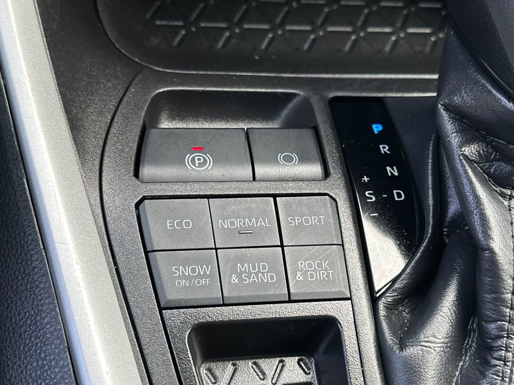 Certified 2024 Toyota RAV4 LE image 28