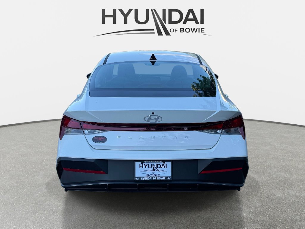 New 2026 Hyundai Elantra SE FWD image 3