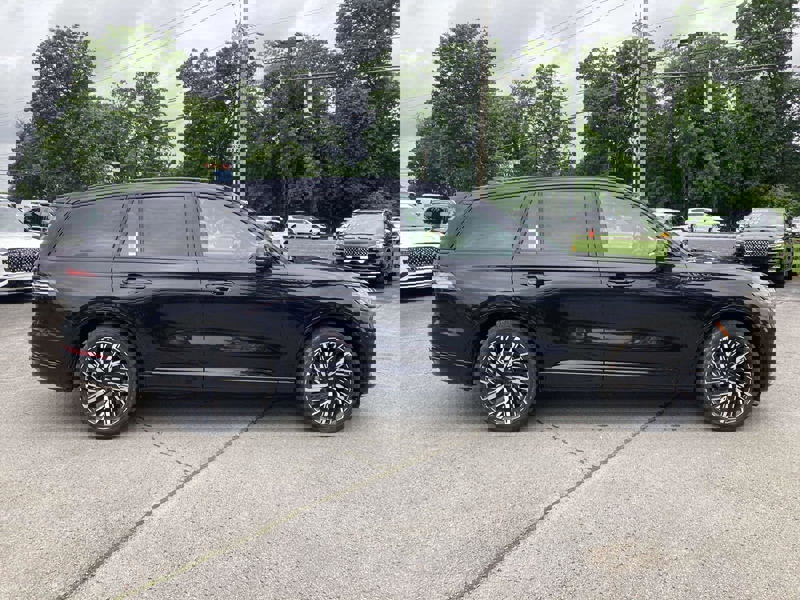 New 2025 Lincoln Aviator Black Label w/ Jet Appearance Package image 2