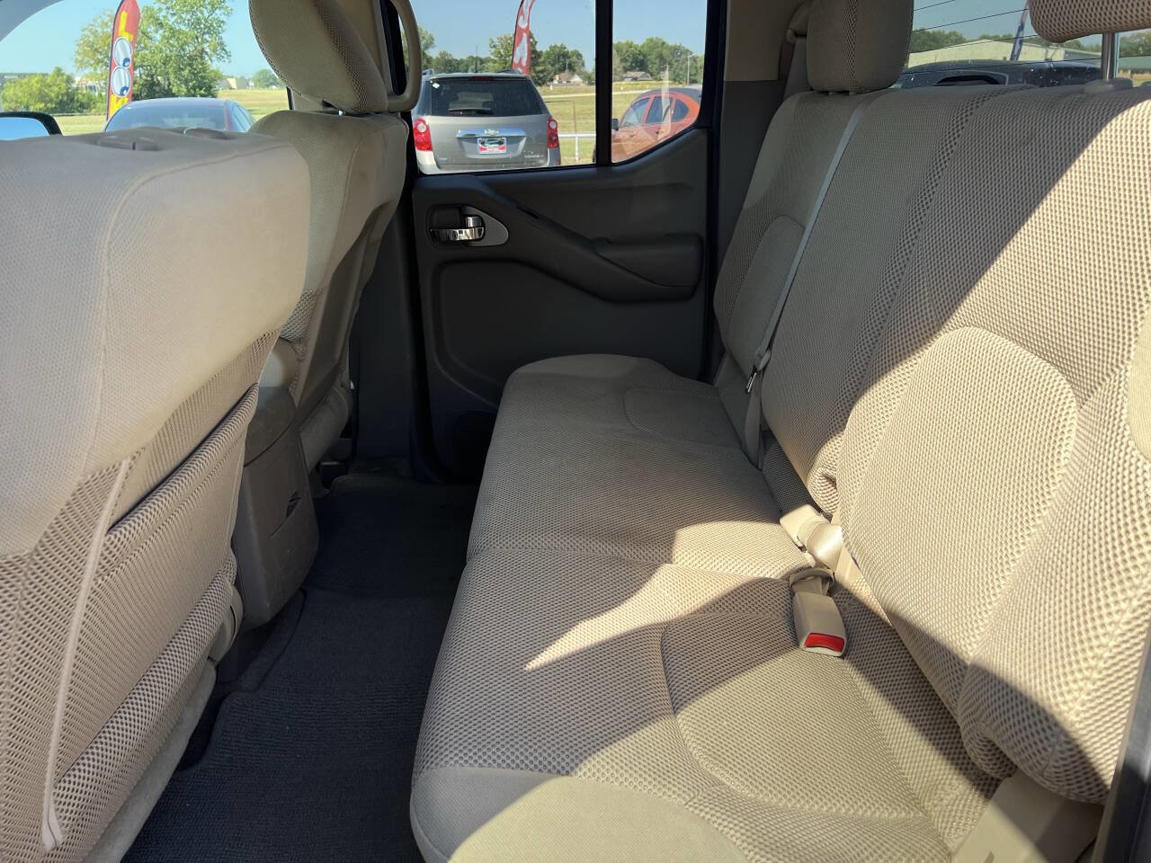 Used 2011 Nissan Frontier SV image 10