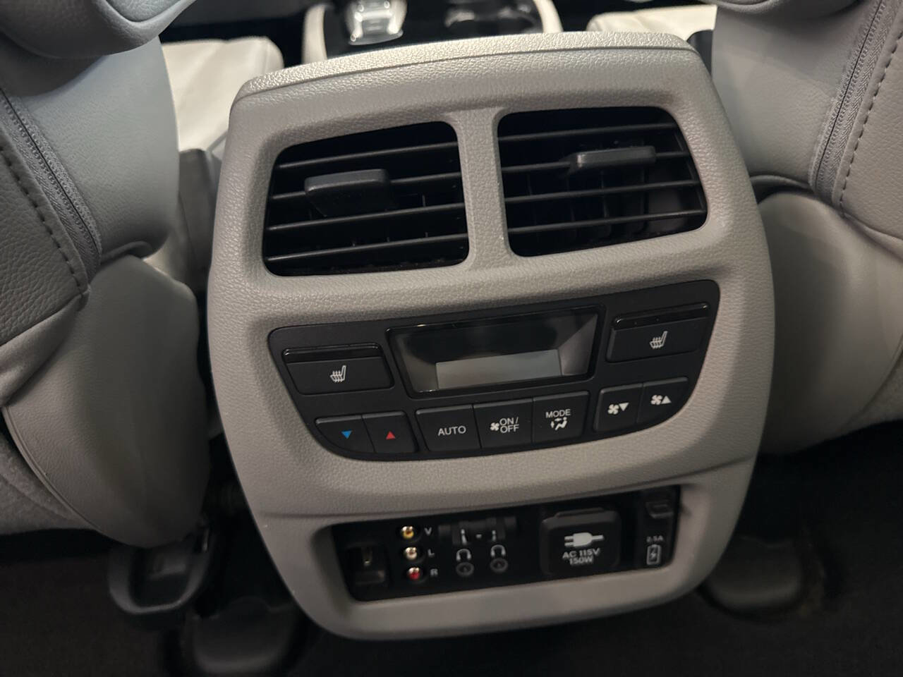 Used 2018 Honda Pilot Elite image 30