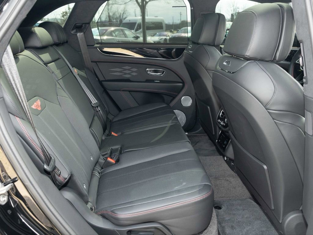 Used 2025 Bentley Bentayga V8 image 73