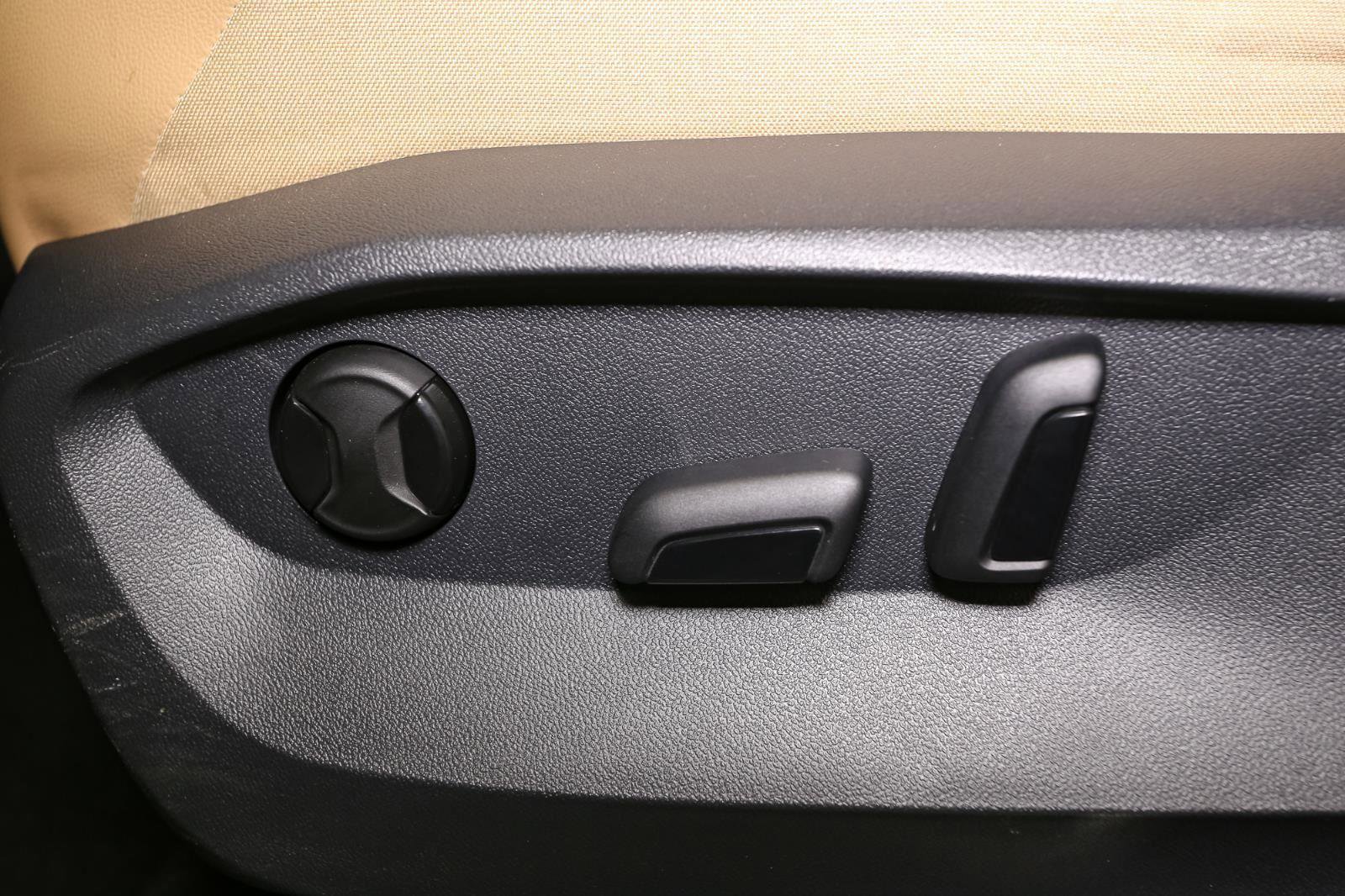 Certified 2023 Volkswagen Tiguan SE R-Line image 45