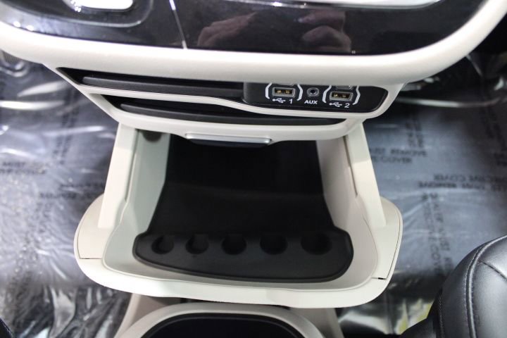Used 2024 Chrysler Pacifica Touring-L image 57