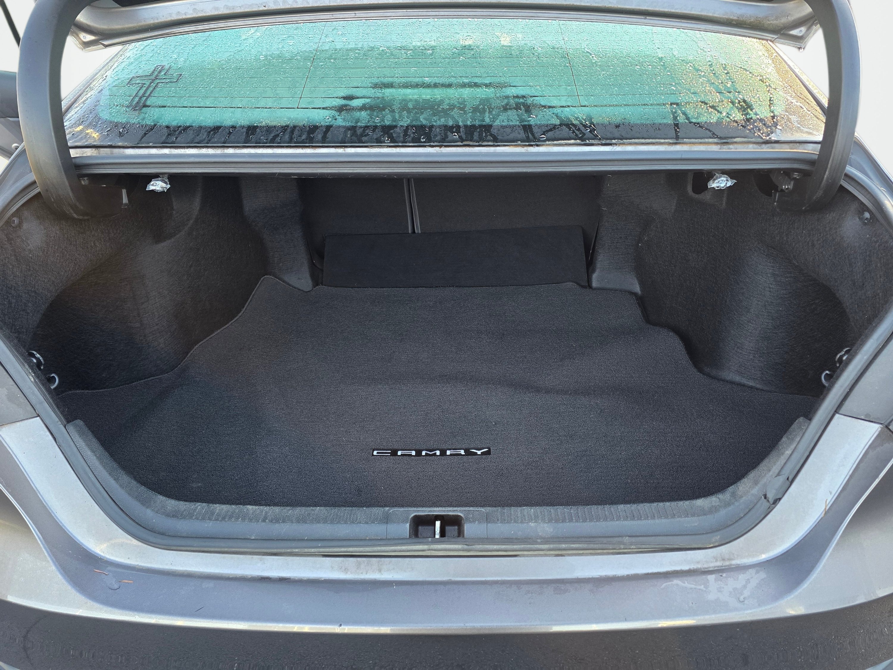 Used 2018 Toyota Camry LE w/ Moonroof Package FWD image 11