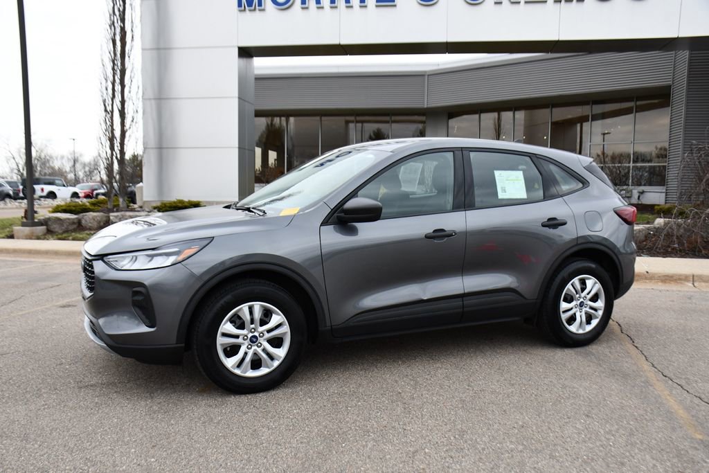 Used 2023 Ford Escape AWD image 2