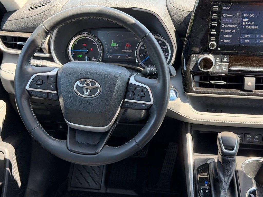 Used 2022 Toyota Highlander XLE AWD/4WD image 13
