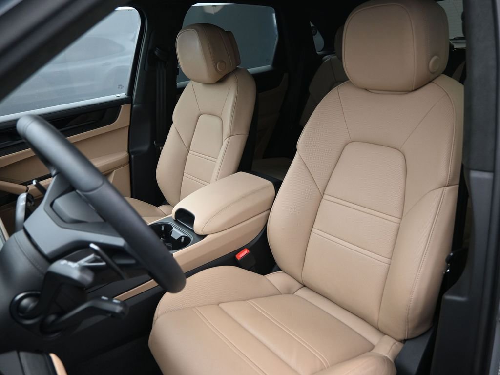 Certified 2025 Porsche Cayenne GTS image 13