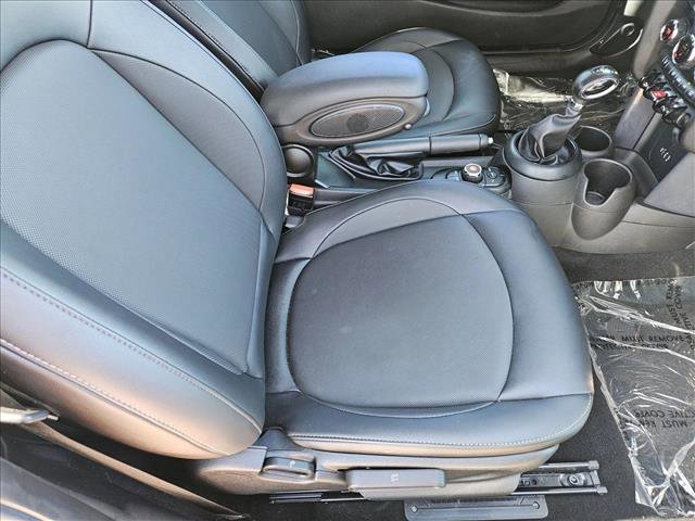 Used 2018 MINI Cooper 2-Door Hardtop image 18