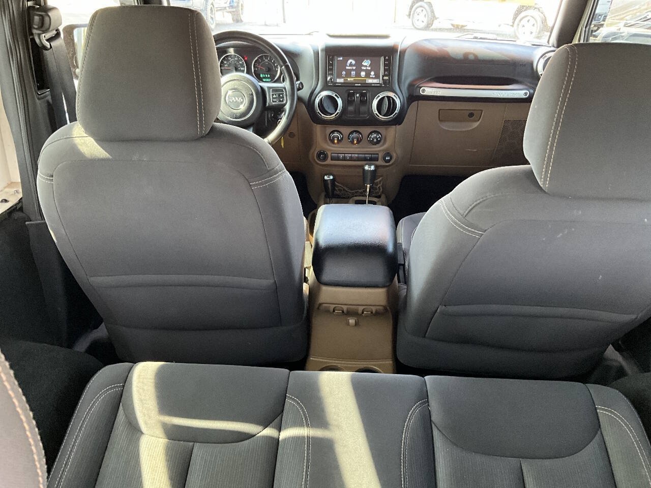 Used 2015 Jeep Wrangler Rubicon w/ Power Convenience Group AWD/4WD image 19