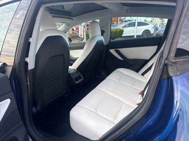 Used 2019 Tesla Model 3 Standard Range image 18