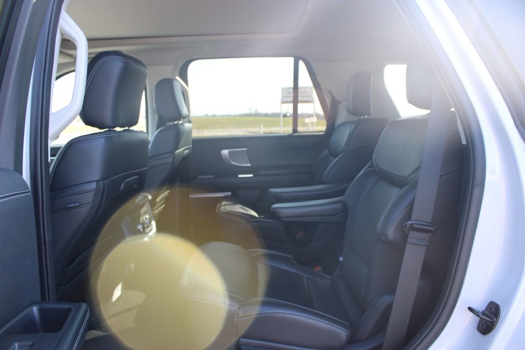 Used 2025 Ford Expedition Platinum image 29